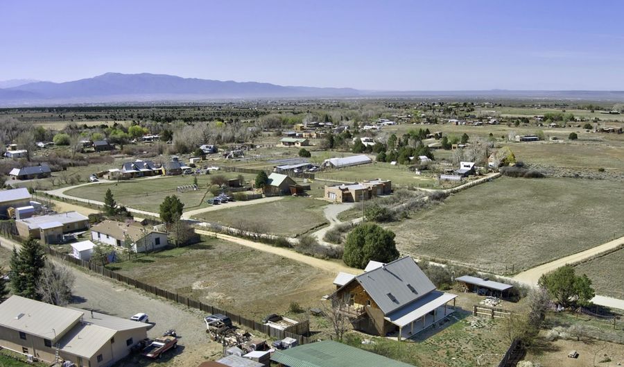 34 Dos Carpinteros Rd, Arroyo Seco, NM 87514 - 3 Beds, 2 Bath