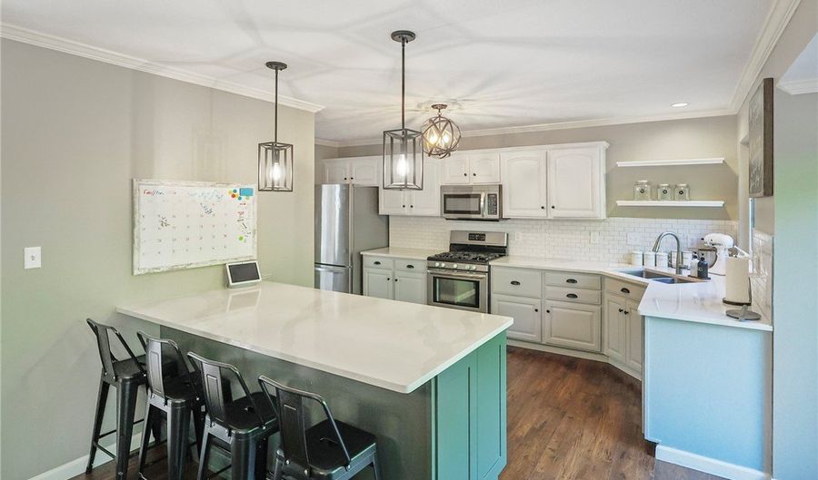 675 Village Green Blvd E, Adams Twp., PA 16046 - 3 Beds, 3 Bath