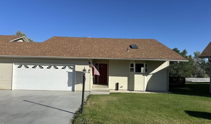 2908 Sunbeam Rd Unit P, American Falls, ID 83211 - 2 Beds, 2 Bath