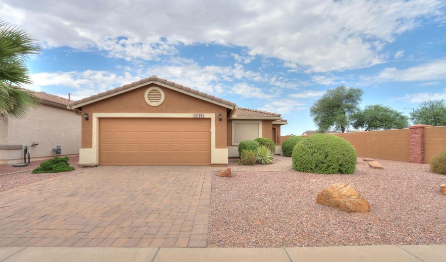1295 N LANTANA Pl, Casa Grande, AZ 85122 - 3 Beds, 2 Bath