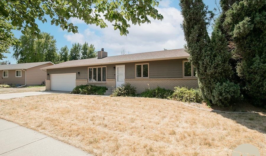 738 Aronson Ave, Billings, MT 59105 - 4 Beds, 3 Bath