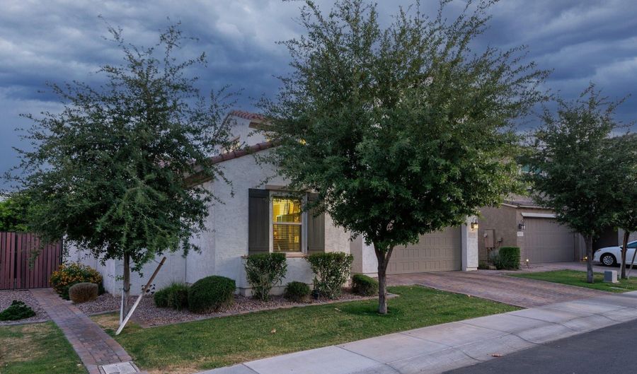 923 W YELLOWSTONE Way, Chandler, AZ 85248 - 4 Beds, 3 Bath