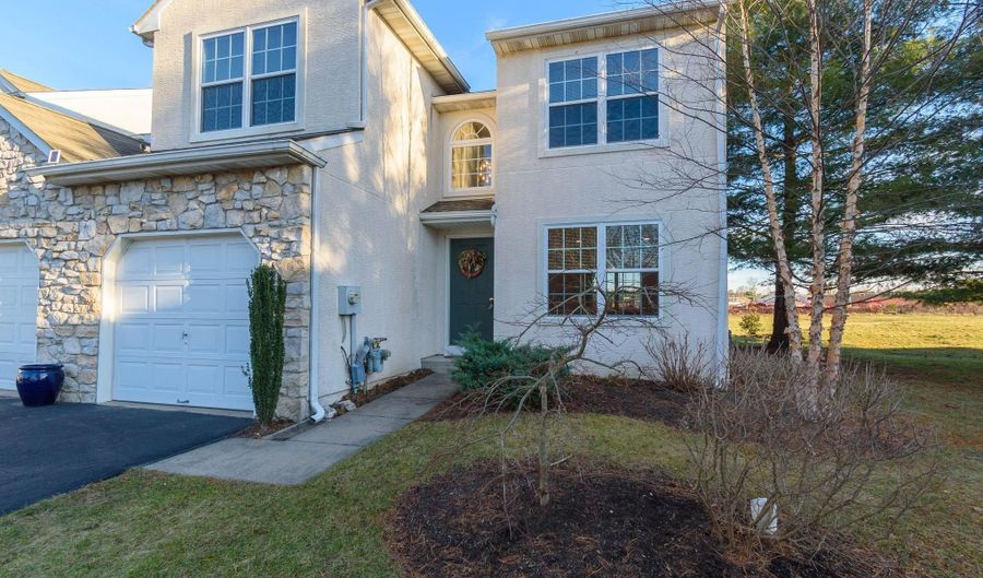 521 DOGWOOD Dr, Ambler, PA 19002 - 3 Beds, 3 Bath