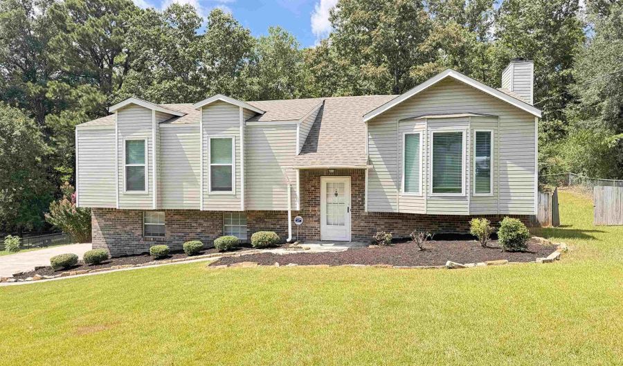 329 WILLOW GLEN Ct, Alabaster, AL 35007 - 3 Beds, 2 Bath
