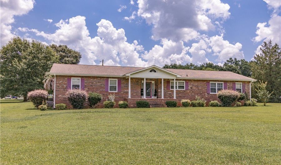 216 Skyland Dr, Belton, SC 29627 - 3 Beds, 2 Bath