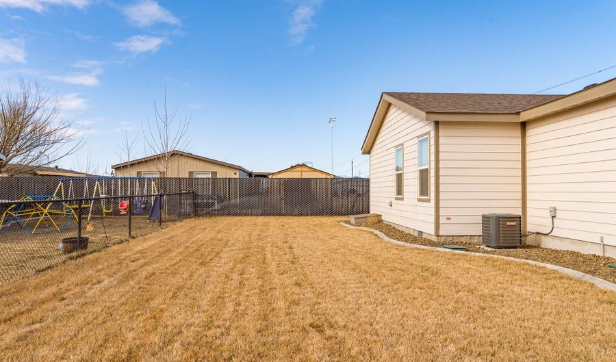 303 OREGON TRAIL Blvd, Boardman, OR 97818 - 3 Beds, 2 Bath