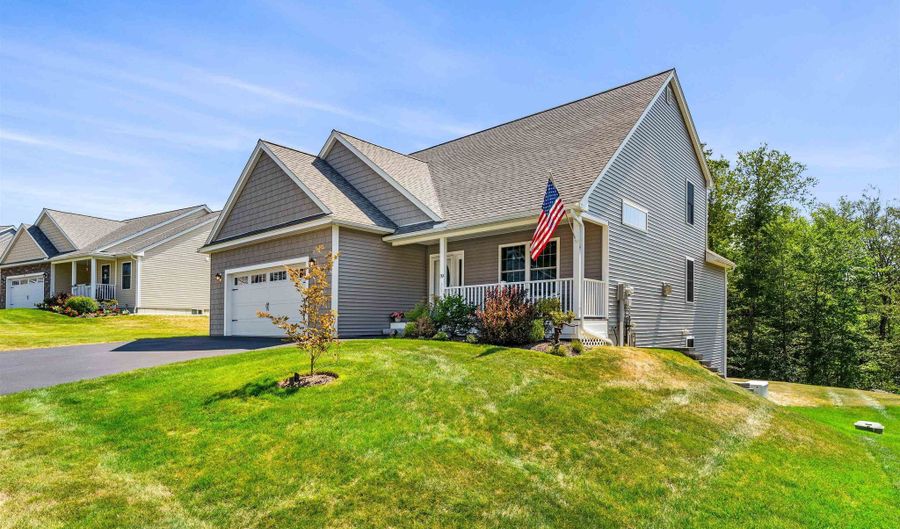 39 Pineview Dr, Candia, NH 03034 - 2 Beds, 3 Bath