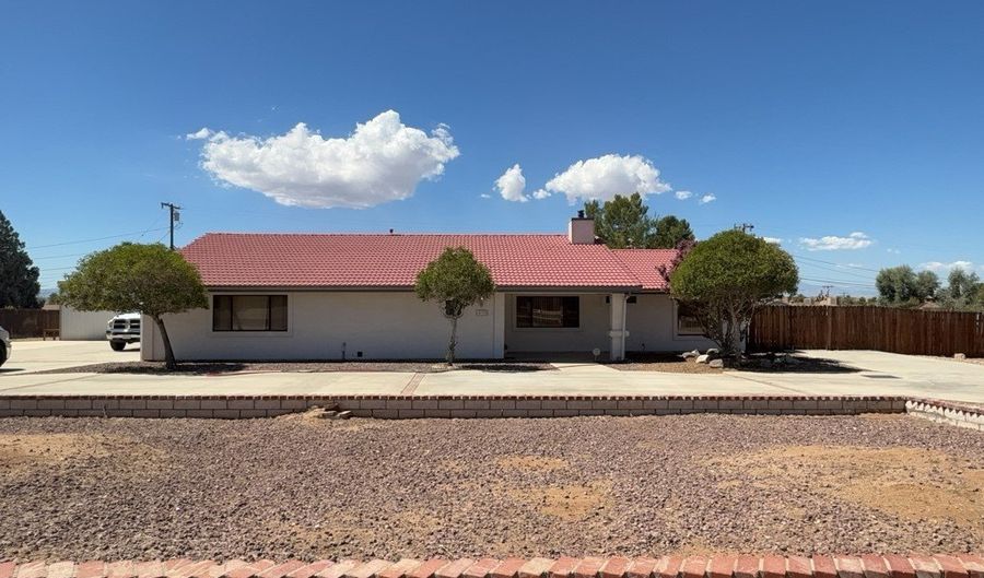 15370 Tacony Rd, Apple Valley, CA 92307 - 3 Beds, 2 Bath