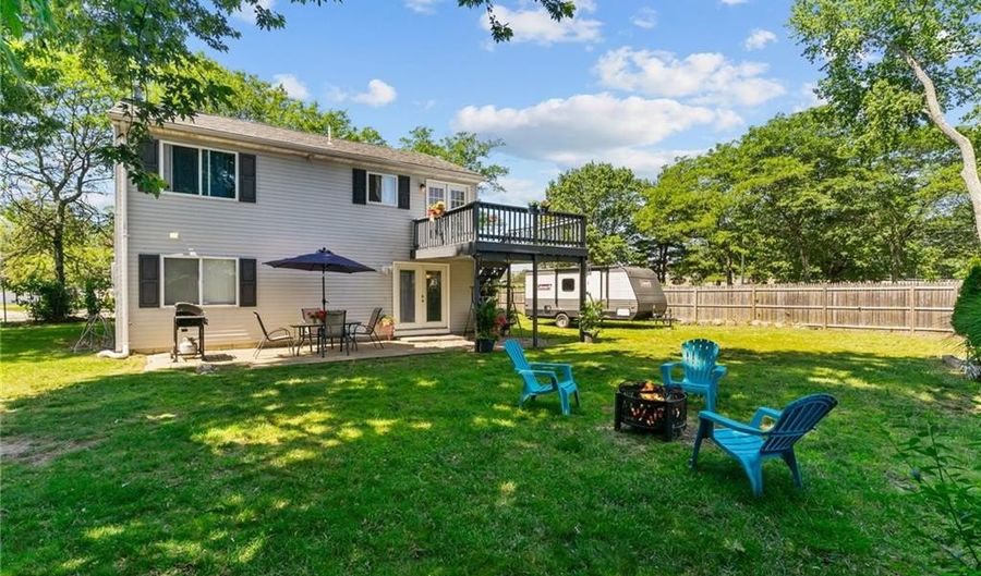 4 Clarke St, Warwick, RI 02886 - 3 Beds, 2 Bath
