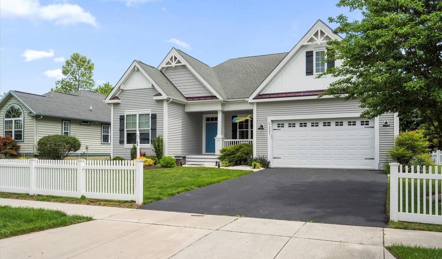 33275 BAYBERRY Ct, Dagsboro, DE 19939 - 5 Beds, 3 Bath