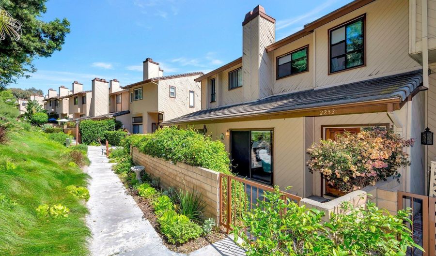 2253 Via Blanca, Oceanside, CA 92054 - 2 Beds, 3 Bath