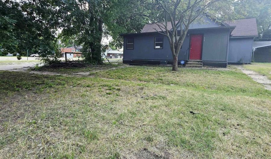 519 S B St, Arkansas City, KS 67005 - 3 Beds, 2 Bath