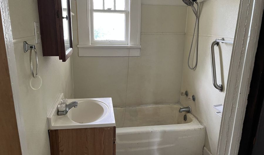 1020 E 30th St, Anderson, IN 46016 - 2 Beds, 1 Bath