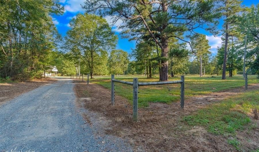 550 Linton Bellevue Rd, Benton, LA 71006 - 3 Beds, 2 Bath