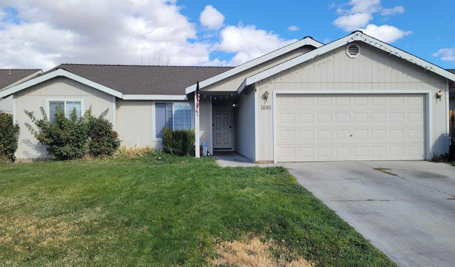 1690 Round Up Rd, Fernley, NV 89408 - 3 Beds, 2 Bath