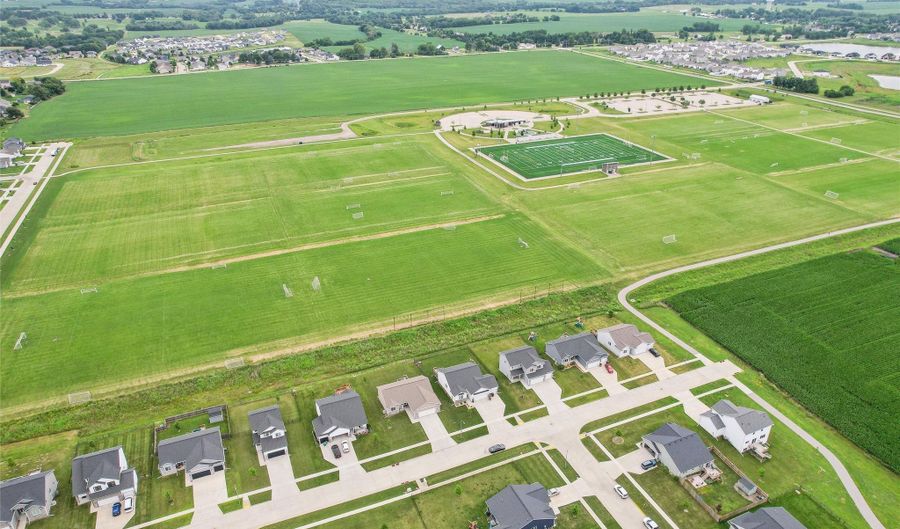 1819 8th Ave SE, Altoona, IA 50009 - 5 Beds, 3 Bath