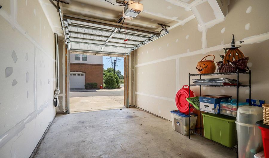 24661 WOOLLY MAMMOTH Ter 401, Aldie, VA 20105 - 3 Beds, 2 Bath