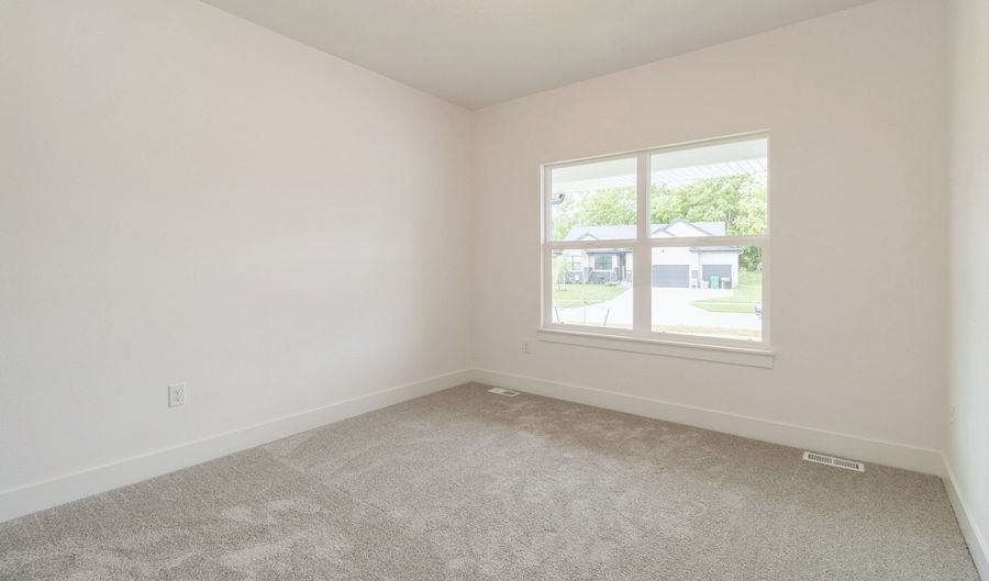143 10th Ave NE, Altoona, IA 50009 - 5 Beds, 4 Bath