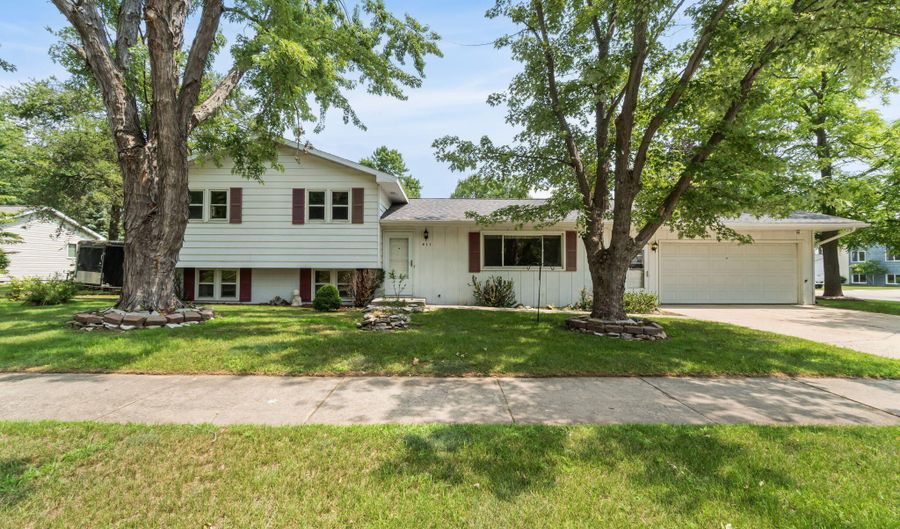 411 N Garden St, Alpena, MI 49707 - 4 Beds, 2 Bath