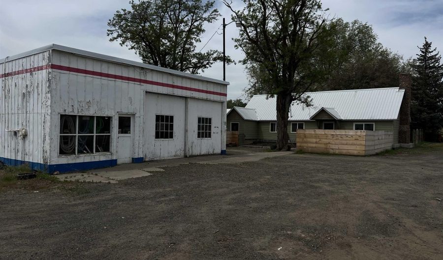 85 E Central Blvd, Cambridge, ID 83610 - 3 Beds, 2 Bath