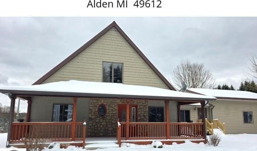 10039 McPherson Rd, Alden, MI 49612 - 2 Beds, 2 Bath