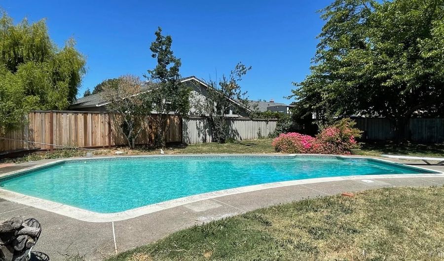 2417 San Joaquin Ct, Santa Rosa, CA 95401 - 4 Beds, 2 Bath