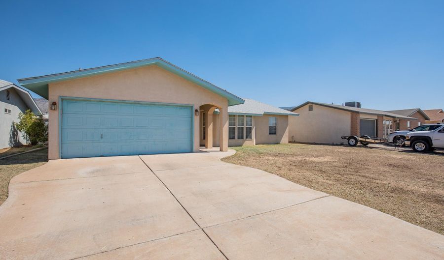 305 Santa Fe Dr, Alamogordo, NM 88310 - 3 Beds, 2 Bath
