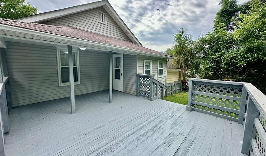 750 Park Dr, Alton, IL 62002 - 2 Beds, 1 Bath