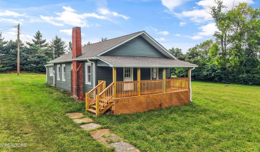 444 Louisville Rd, Alcoa, TN 37701 - 3 Beds, 2 Bath