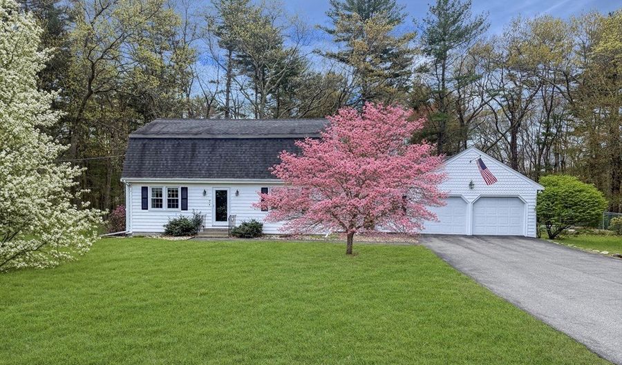7 Farrwood Dr, Andover, MA 01810 - 4 Beds, 3 Bath