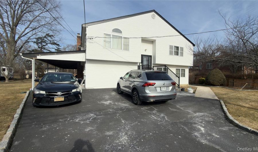 55 Parkway Ave, Amityville, NY 11701 - 7 Beds, 4 Bath
