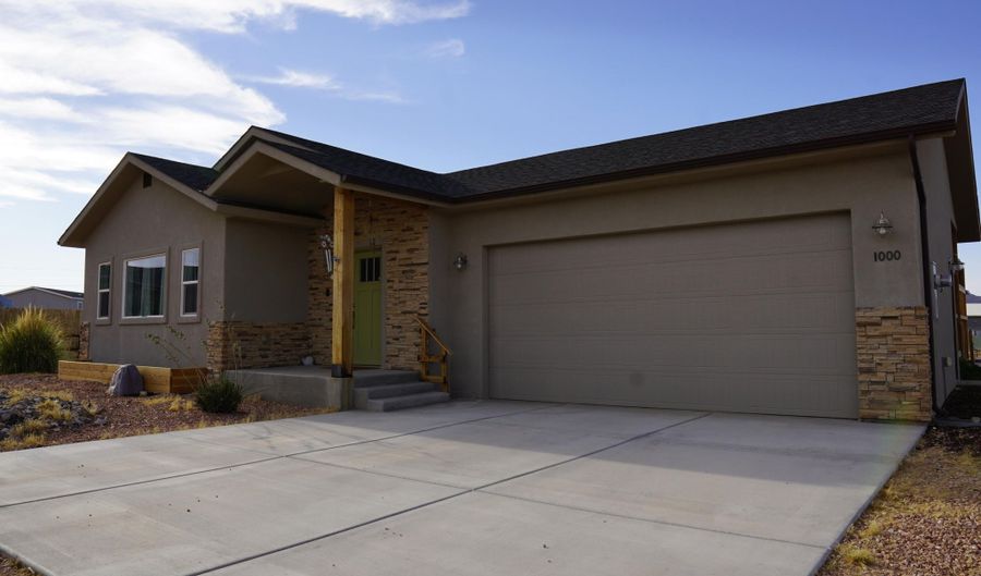 1000 E Canyon Dr, Big Water, UT 84741 - 3 Beds, 2 Bath