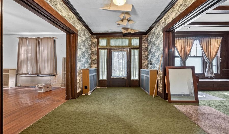 336 Sunnyside Ave, Aurora, IN 47001 - 5 Beds, 2 Bath