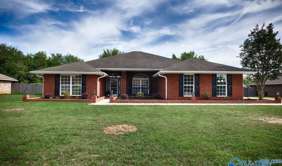 28069 Odie Scott Dr, Ardmore, AL 35739 - 4 Beds, 2 Bath