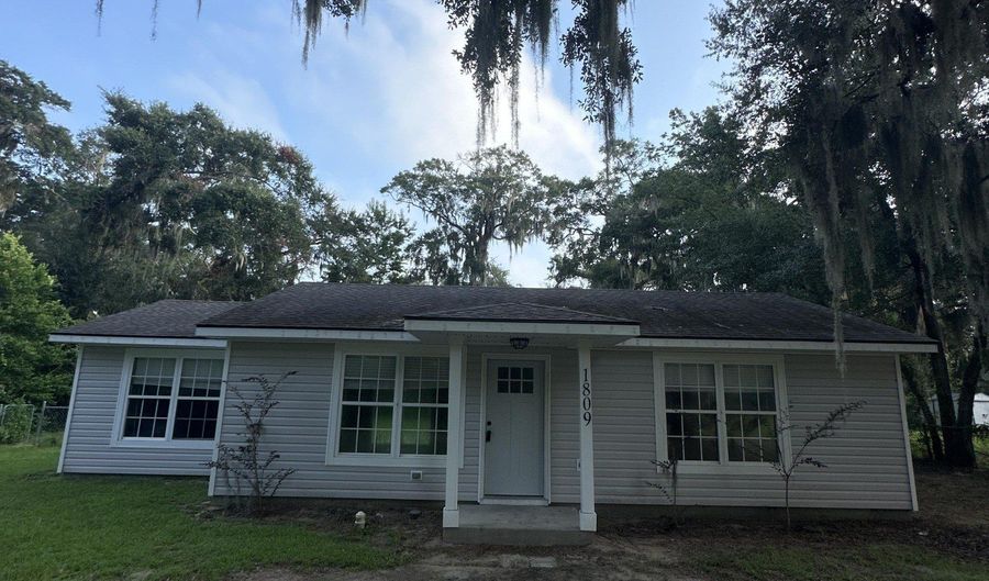 1809 Oconnell St, Beaufort, SC 29902 - 3 Beds, 2 Bath