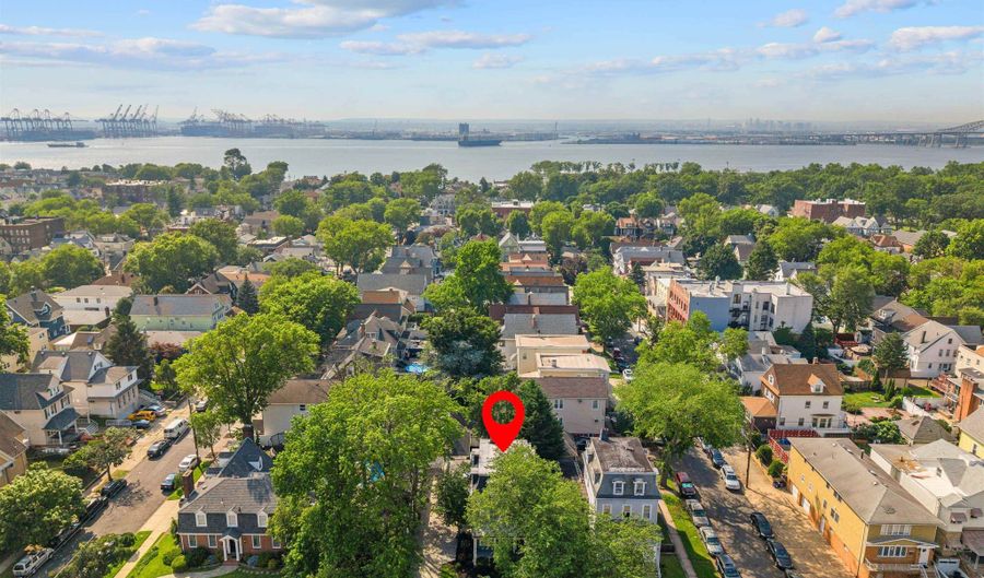 829 AVENUE C, Bayonne, NJ 07002 - 5 Beds, 5 Bath