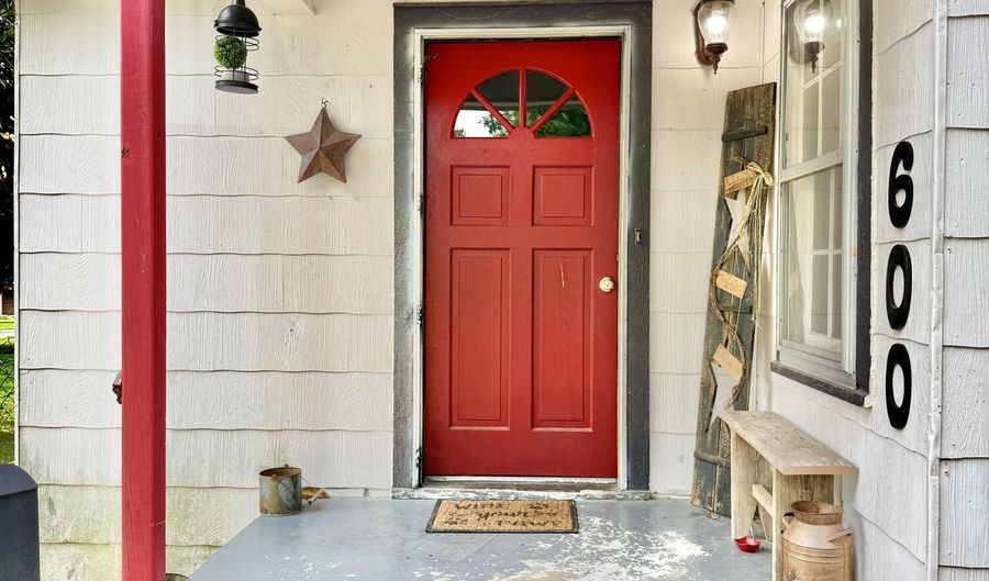 600 E Pearl St, Aurora, MO 65605 - 2 Beds, 1 Bath