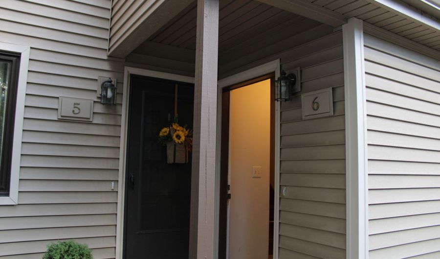 371 Emmett St APT 6, Bristol, CT 06010 - 1 Beds, 1 Bath