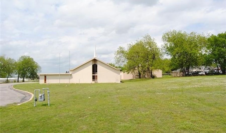 1930 Arlington St, Ada, OK 74820 - 0 Beds, 2 Bath