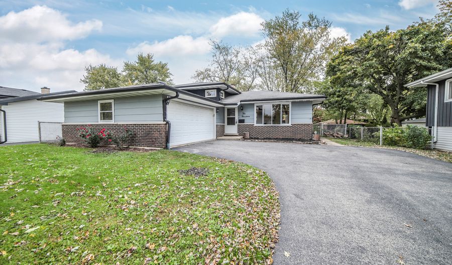 1019 Kim Pl, Lemont, IL 60439 - 3 Beds, 2 Bath