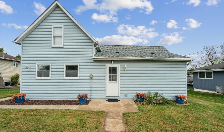 304 E Plum St, Anamosa, IA 52205 - 2 Beds, 2 Bath