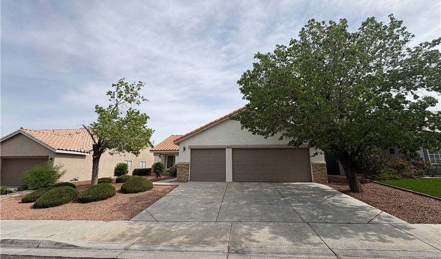 688 PANSY Pl, Henderson, NV 89052 - 3 Beds, 2 Bath