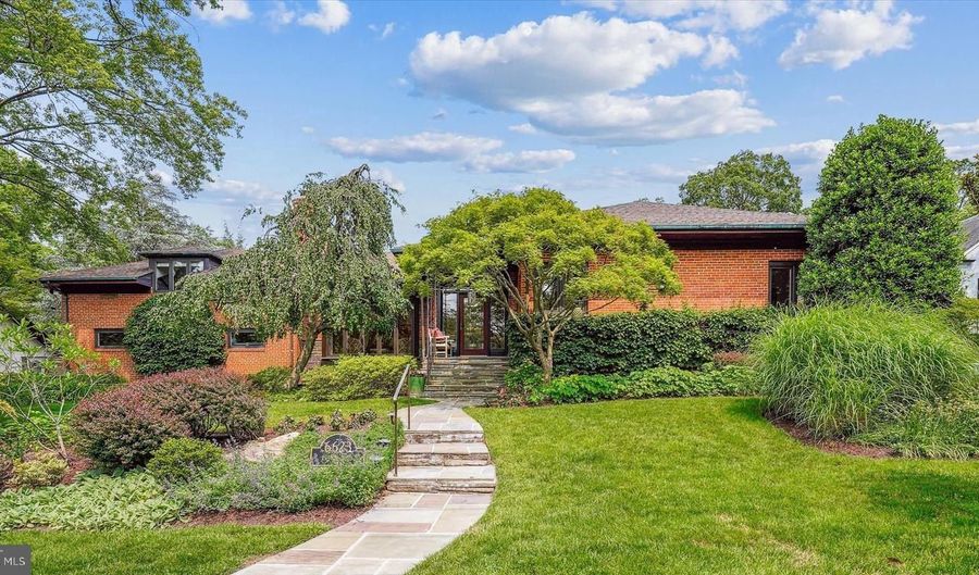 6623 RADNOR, Bethesda, MD 20817 - 6 Beds, 5 Bath