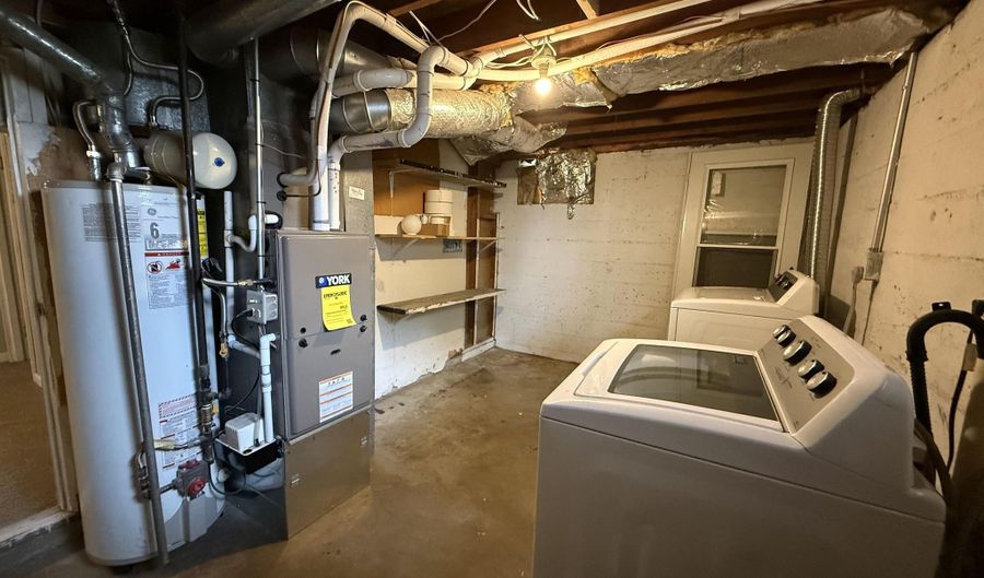622 E 3RD St, Cheyenne, WY 82007 - 3 Beds, 2 Bath