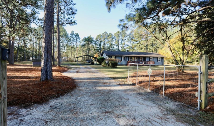 948 Pinebluff Lake Rd, Aberdeen, NC 28315 - 4 Beds, 3 Bath