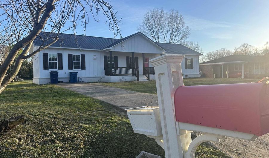 1108 6th Pl NE, Arab, AL 35016 - 4 Beds, 3 Bath