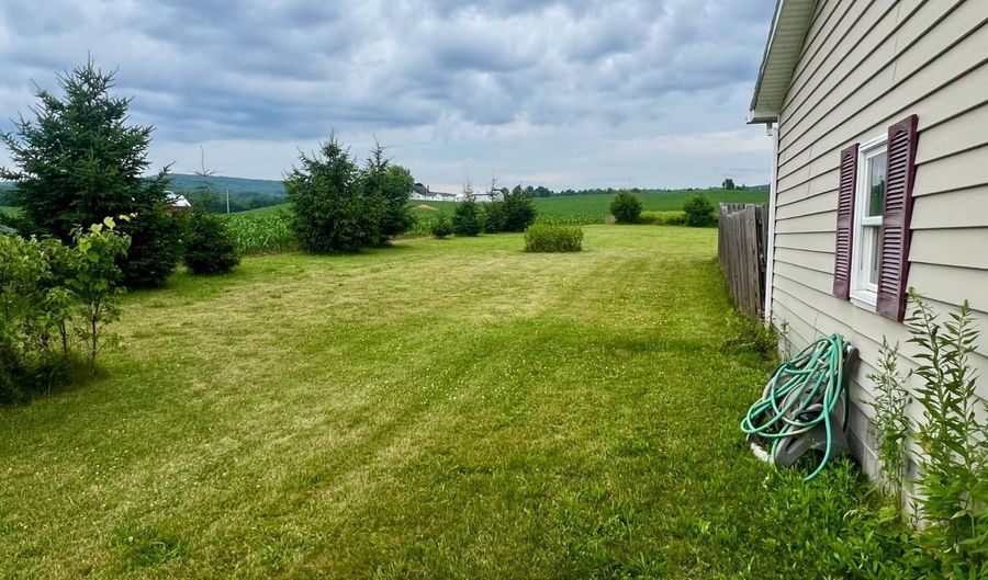 236 Hollow Rd, Amsterdam, NY 12010 - 3 Beds, 2 Bath