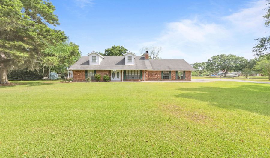 16335 W La Hwy 330, Abbeville, LA 70510 - 4 Beds, 3 Bath