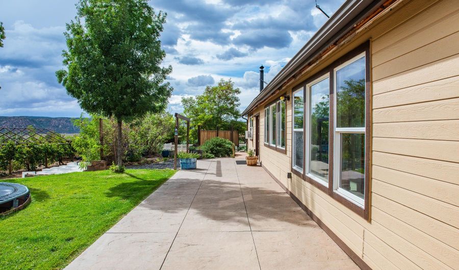 893 W FOOTHILL Dr, Apple Valley, UT 84737 - 3 Beds, 2 Bath