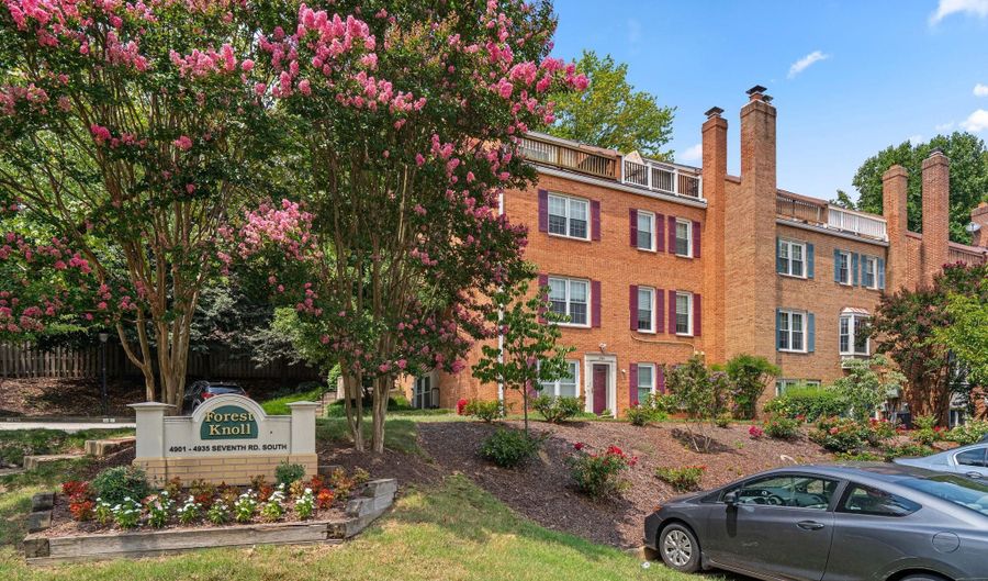 4915 7TH Rd S 4915, Arlington, VA 22204 - 2 Beds, 4 Bath